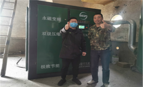 薩震節(jié)能空壓機(jī)售后服務(wù)鐵軍為紹興客戶空壓機(jī)做日常巡檢！